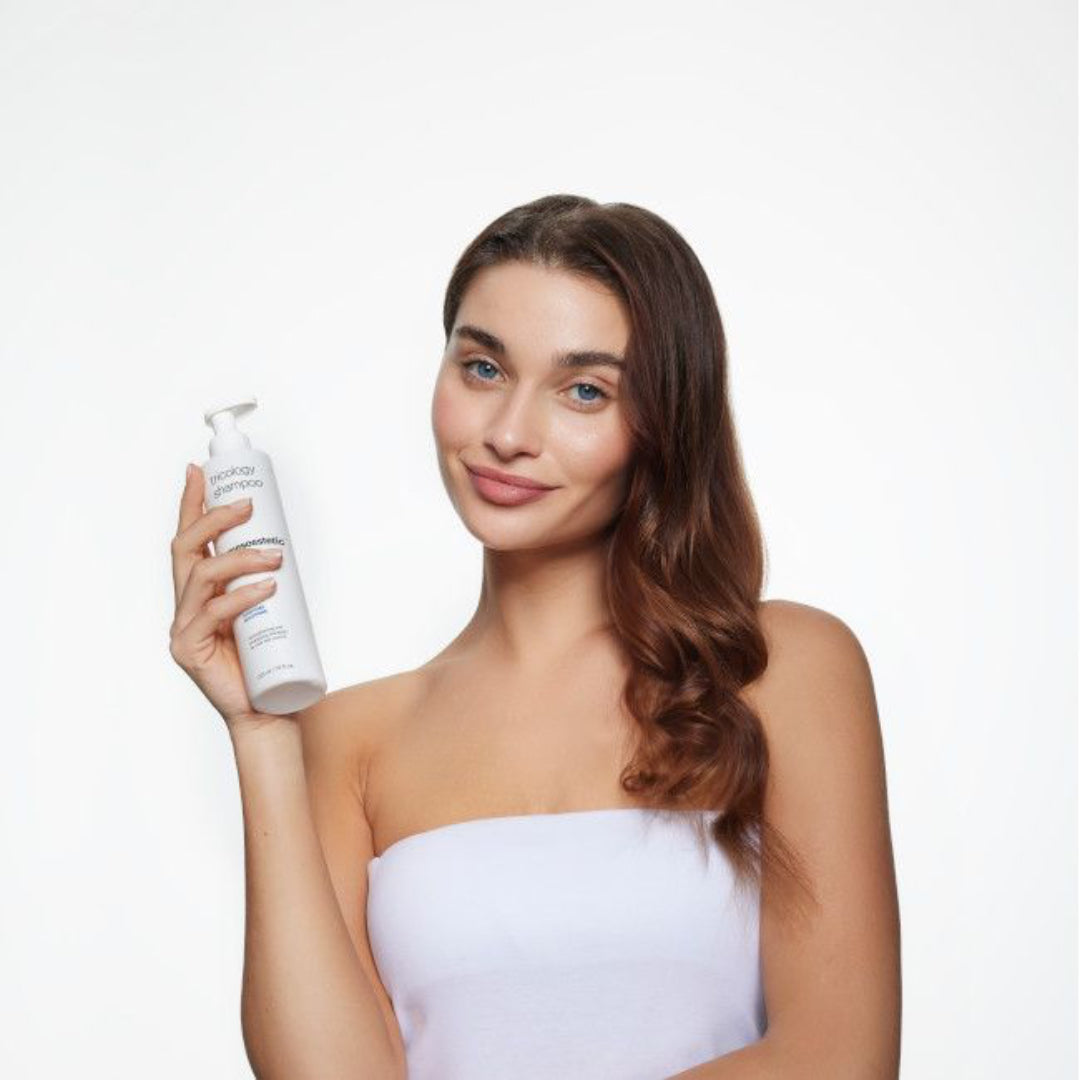 Model holding mesoestetic tricology shampoo